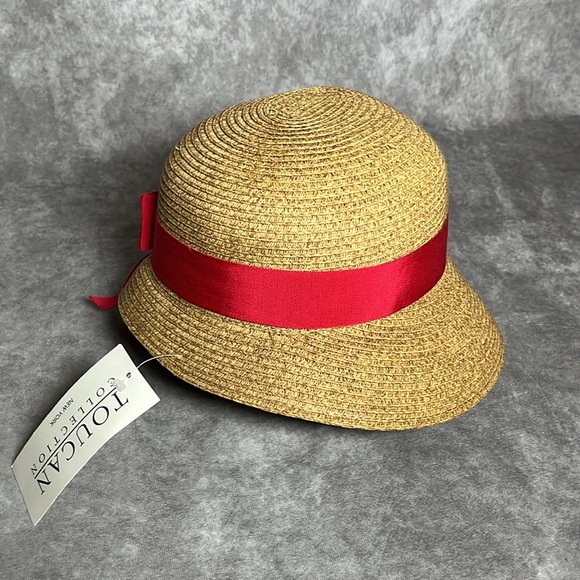 NWT - Toucan Collection New York Straw Cloche Hat with Red Hatband and Bow - Picture 2 of 7